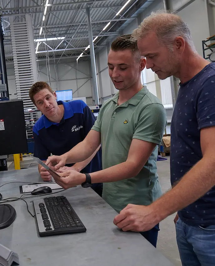 Fri-Jado collegas werken samen in fabriek